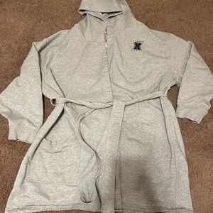 Savage X Fenty Showgirl short robe M/L